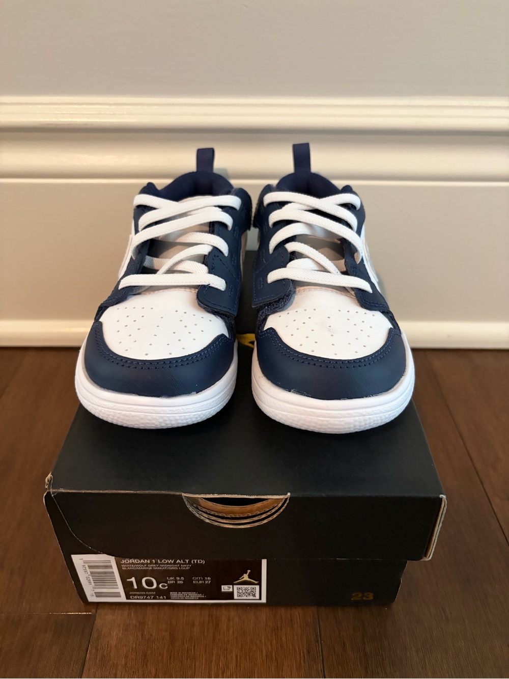 Nike Kids Navy and White Low-Top Sneakers